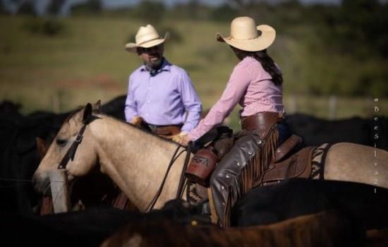 Fazenda brasileira é homenageada na Convenção AQHA 2023