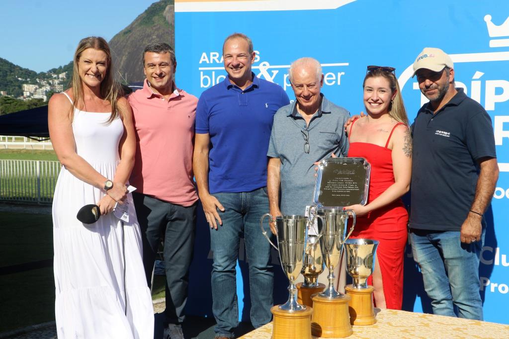 Jockey Club Brasileiro homenageia a joqueta Victoria Mota.